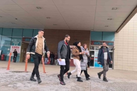 Kapıları kredi kartıyla açıp 4 evi soyan 2 kadın yakalandı