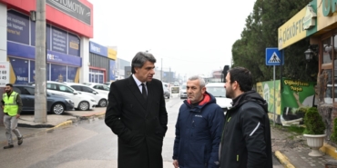 Kartepe’de iki caddeye 755 ton asfalt yama yapıldı