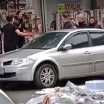 Kasiyerle tartıştı, bıçakla iş yerini basıp 2 kişiyi yaraladı