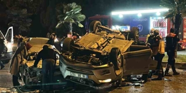 Katliam gibi kaza... İki araç kafa kafaya çarpıştı: 1 ölü, 3 ağır yaralı