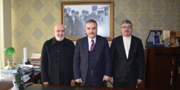 Kaymakam Odabaş’tan, eğitime destek sunan hayırseverlere plaket