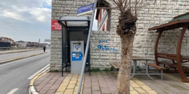 Kendini kart dolum kulübesine asmaya çalıştı