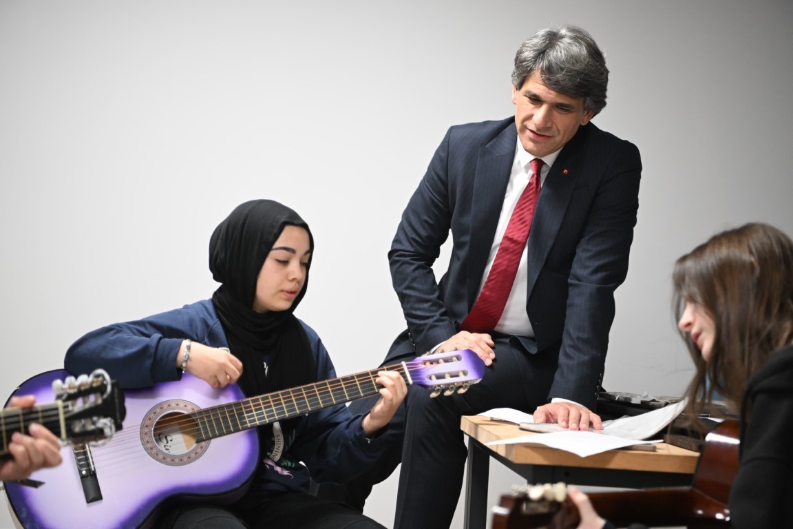 Kocaman’dan gençlere: "Asla pes etmemek sizi hayal ettiğiniz yere ulaştırır"