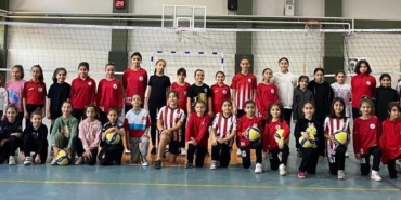 Körfez’de voleybol ve basketbol okullarına ilgi büyük