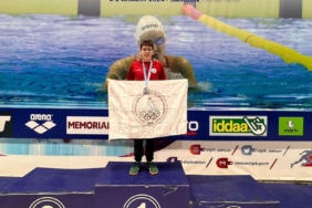 Körfezli genç sporculardan yüzme başarı