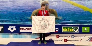 Körfezli genç sporculardan yüzme başarı