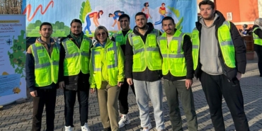 Koşarak çöp topladılar