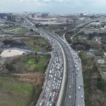 Küçükçekmece’de otomobil yangını: Kilometrelerce araç kuyruğu havadan görüntülendi