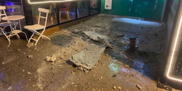 Maltepe’de 5 katlı binanın çatısında çökme meydana geldi