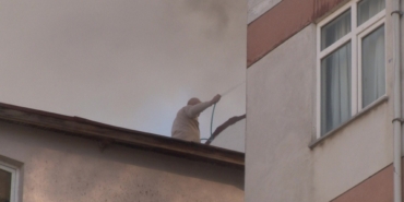 Maltepe’de alevler metrelerce yükseldi, vatandaşlar hortumla müdahale etti