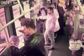Metrobüs kapısı camının kırılarak yolcunun düştüğü anlar kamerada
