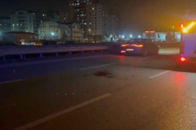 Motosiklet vinçe arkadan çarptı: 2 yaralı