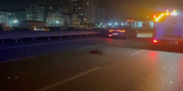 Motosiklet vinçe arkadan çarptı: 2 yaralı