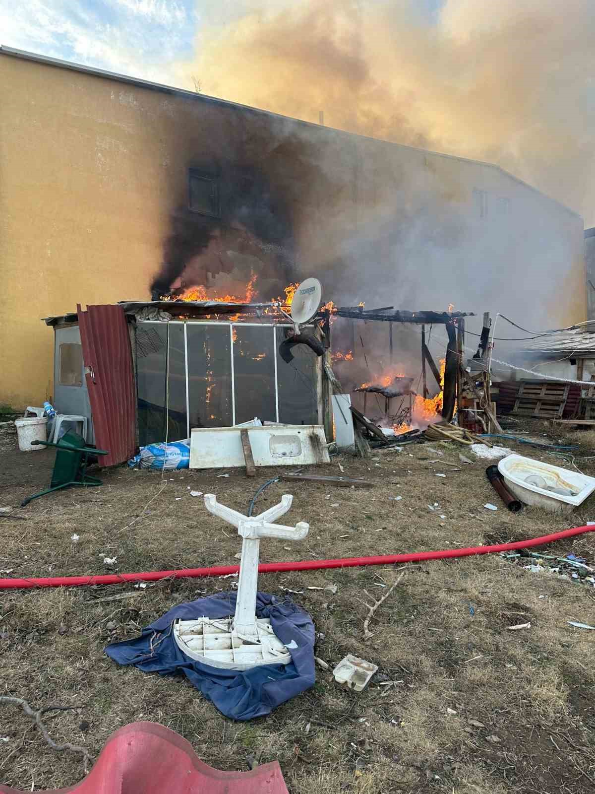 Muratlı Sanayi Sitesi’nde ağıl yangını