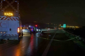 Otobanda yolun karşısına geçmek isterken tırın altında kaldı: 1 ölü