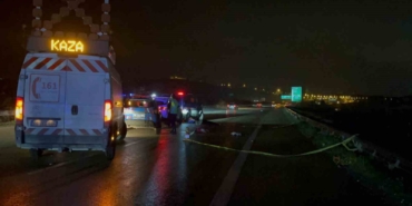 Otobanda yolun karşısına geçmek isterken tırın altında kaldı: 1 ölü