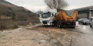 Otomobil ile kamyon çarpıştı, 2 kişi yaralandı