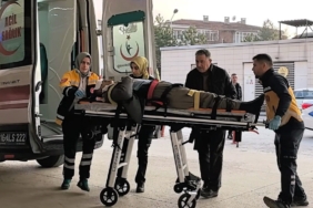 Otomobilin çarptığı yaşlı adam ağır yaralandı