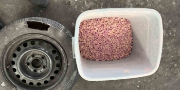 Otomobilin motoruna kokain, yedek lastiğine metamfetamin saklamışlar