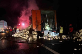 Otoyolda kağıt havlu yüklü tırın dorsesi alevlere teslim oldu