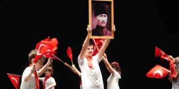 Özel gereksinimli çocukların gösterisi ayakta alkışlandı