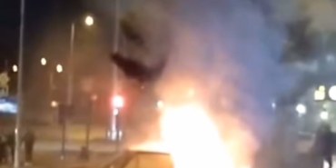 Park halindeki otomobil alev topuna döndü