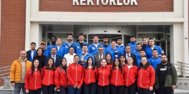 Rektör Kaplancıklı, futbol ve voleybol takımıyla ile bir araya geldi