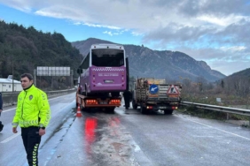 Sakarya’da 6 araçlı zincirleme kaza: 15 hafif yaralı