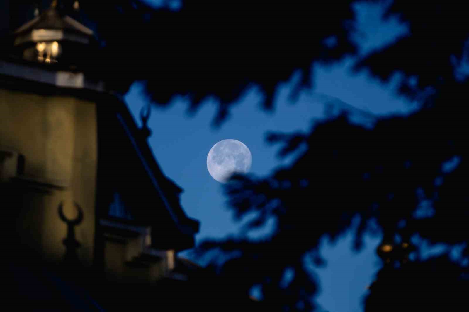 Sakarya’da dolunay eşsiz görüntüler oluşturdu