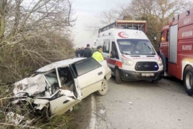 Sakarya’da feci kaza: Otomobil hurdaya döndü, anne ve oğlu hayatını kaybetti