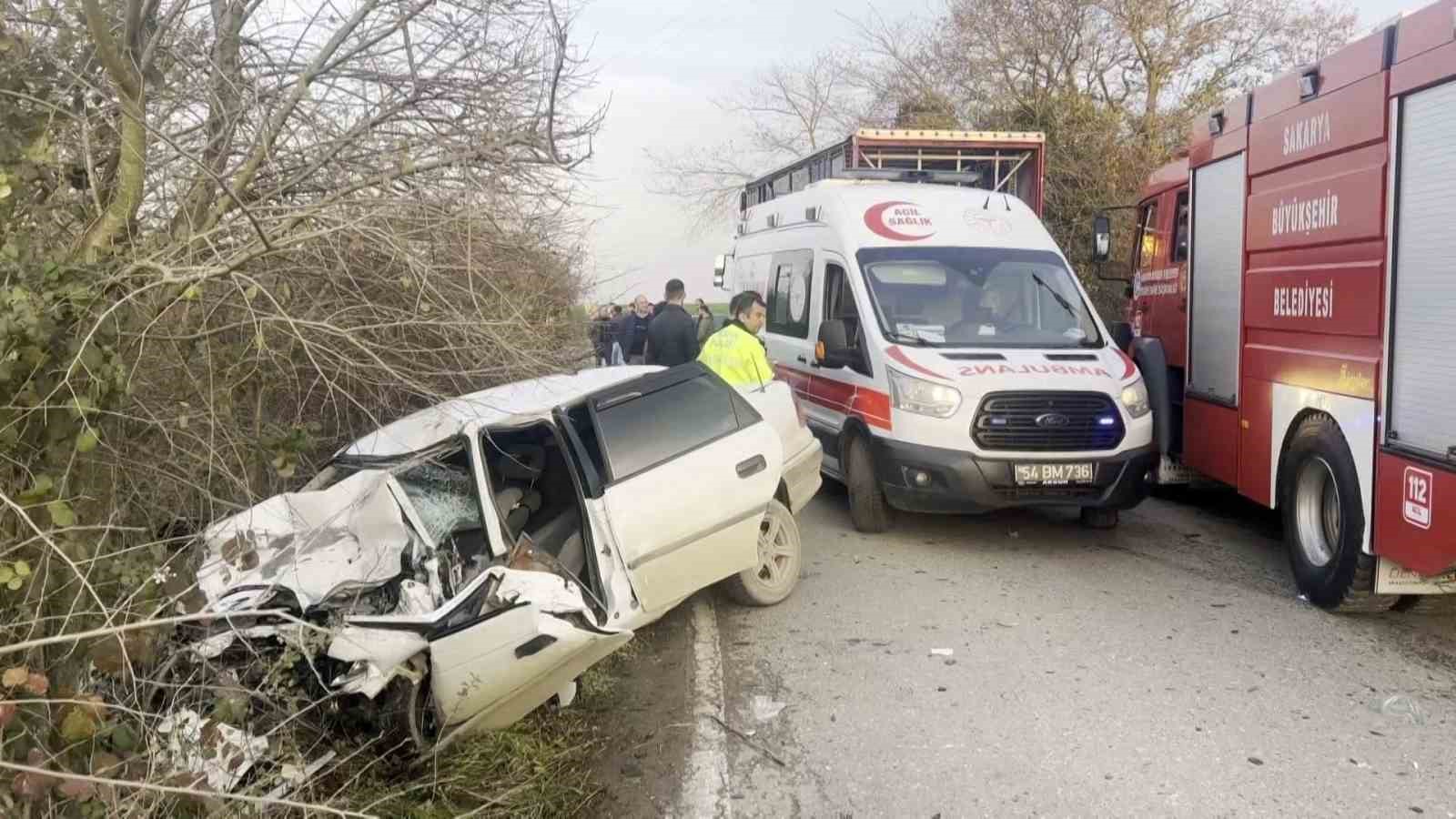 Sakarya’da feci kaza: Otomobil hurdaya döndü, anne ve oğlu hayatını kaybetti