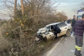Sakarya’da kamyon ile otomobil çarpıştı: 2 ağır yaralı
