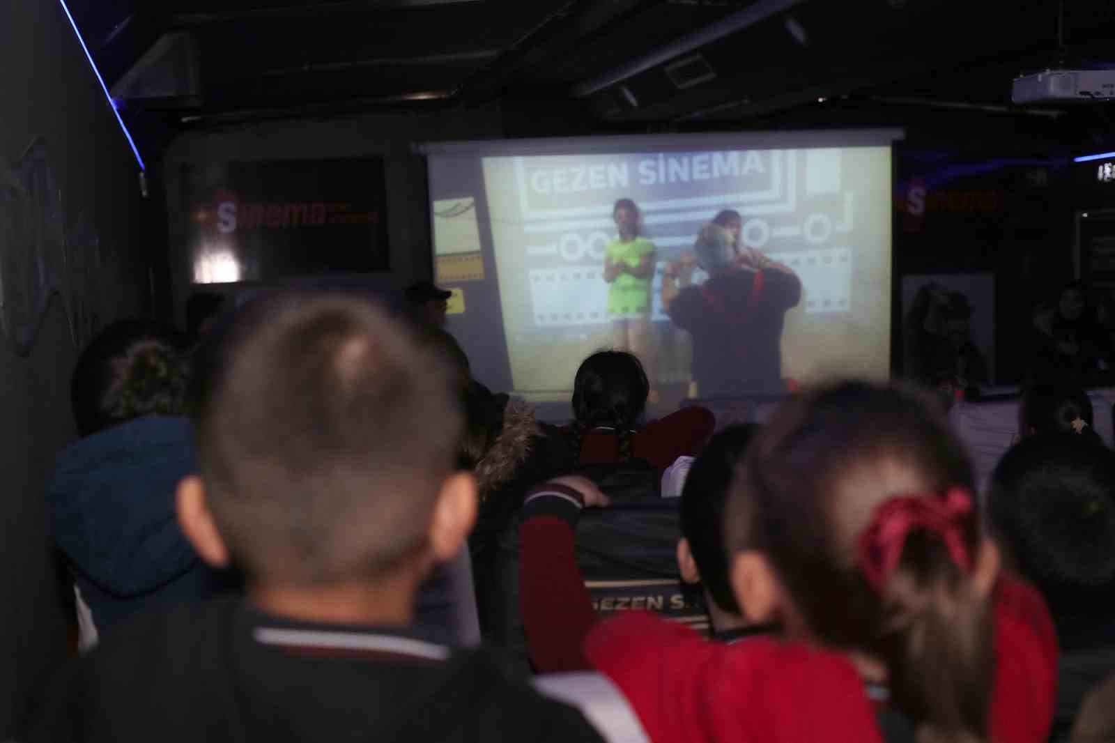 Sakarya’da sinema çocukların ayağına gidiyor