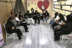 Ses ve enstrüman eğitimi ile gençlerin sanatsal gelişimi sağlanıyor