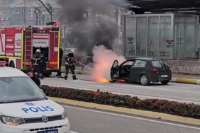 Seyir halindeki otomobil alevlere teslim oldu