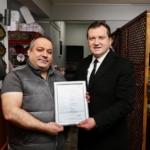 Silivri Belediye Başkanı Bora Balcıoğlu, esnafa ruhsatlarını teslim etti