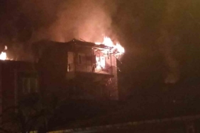 Sındırgı’da çıkan yangında ev kullanılmaz hale geldi