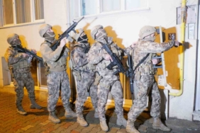 Sosyal medyada silah paylaşanlara, özel harekat polislerinden nefes kesen şafak operasyonu