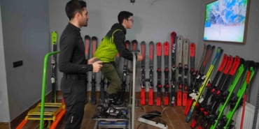 Sporcular 4 mevsim boyunca kayak yarışlarına simülasyonla hazırlanıyor