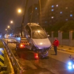 Sultanbeyli’de araç dereye uçtu: 5 yaralı