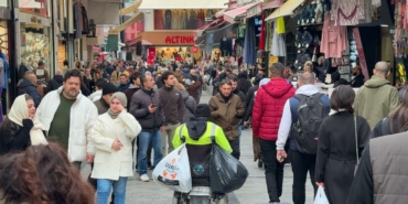 Sultanbeyli’de engelli seyyar satıcı emekli olma hayali ile yaşıyor