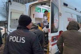 Sultangazi’de hafif ticari araç ile motosiklet çarpıştı: 1 yaralı