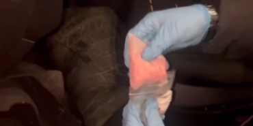 Sultangazi’de uyuşturucuyu aracın paspasının altına zulalamışlar: 3 gözaltı