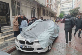 Sultangazi’de üzerine çakıldığı otomobilin cam tavanı kırılınca içine düştü