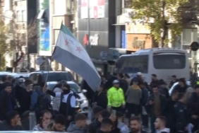 Suriye’de Esed rejiminin son bulması Fatih caddelerinde coşkuyla kutlanıyor