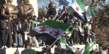 Suriye’de Esed rejiminin son bulmasının ardından Suriyeliler Saraçhane’ye yürüdü