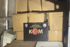 TEM’de durdurulan araçtan 891 bin kaçak makaron ele geçirildi