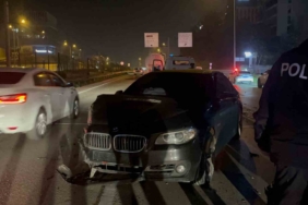 Ters şeritten ilerleyen otomobil tırla çarpıştı: 2 yaralı