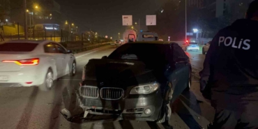 Ters şeritten ilerleyen otomobil tırla çarpıştı: 2 yaralı