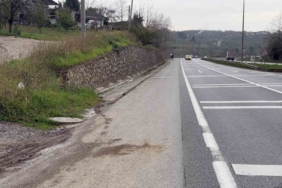 Ticari taksinin çarptığı kadın olay yerinde hayatını kaybetti: Kaza anı kamerada